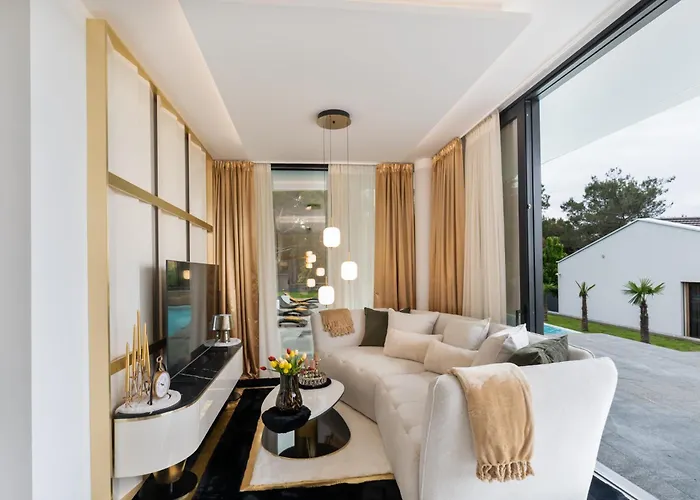 Luxury Matos Estate By Tourist Adria Group *