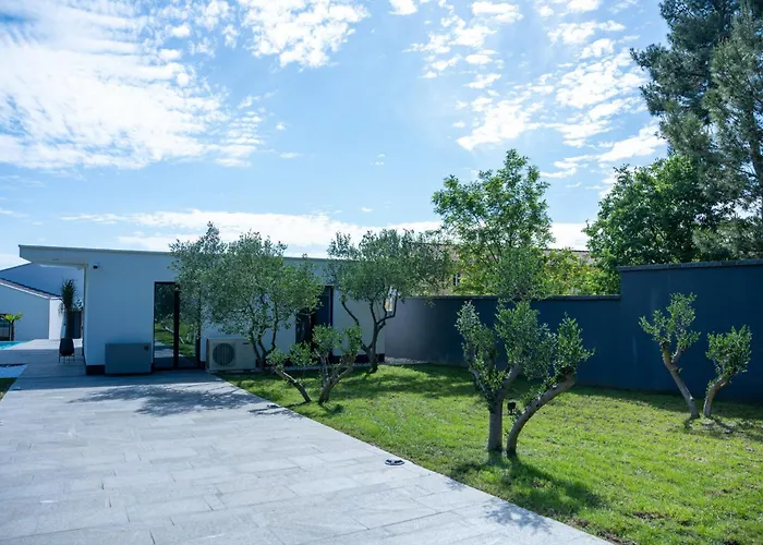 Luxury Matos Estate By Tourist Adria Group * Diklo