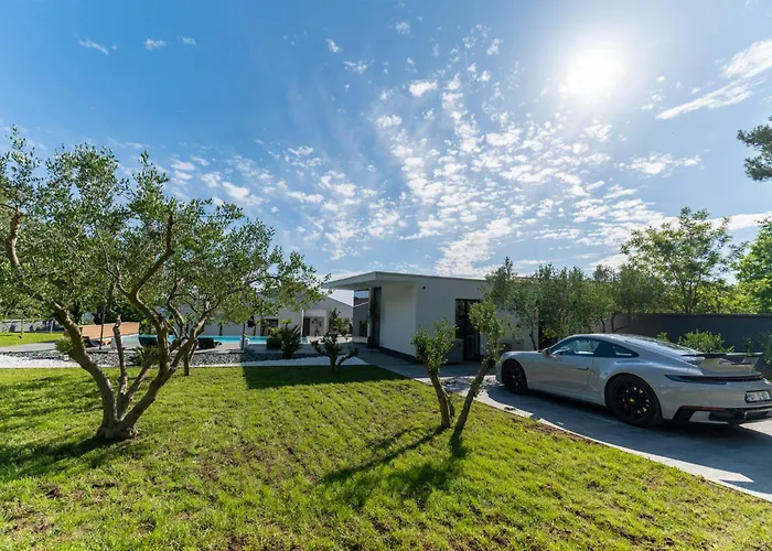 Luxury Matos Estate By Tourist Adria Group * Diklo